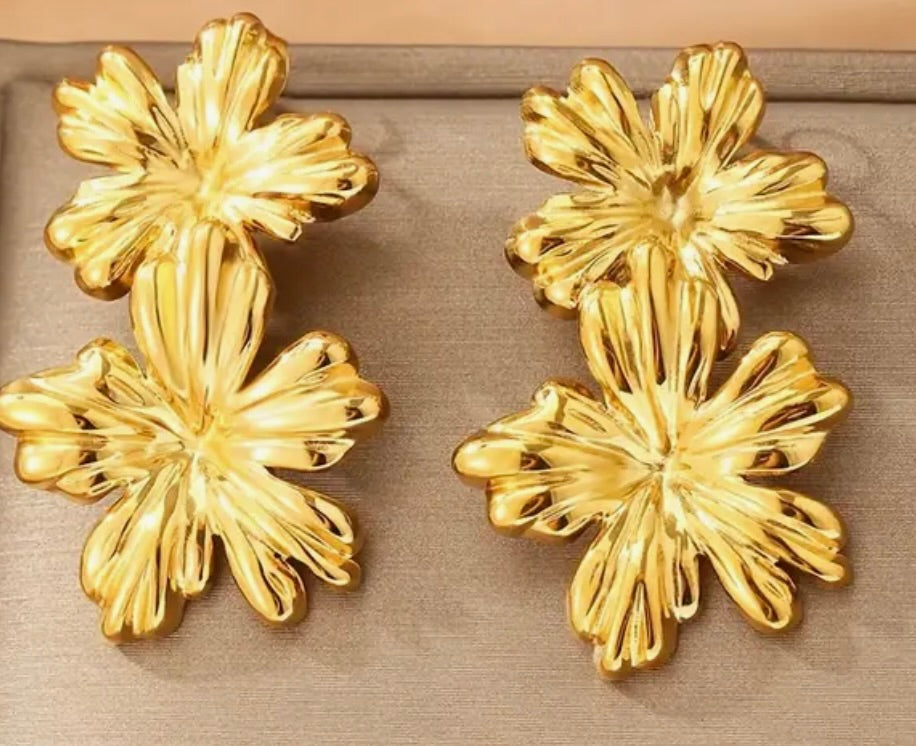 Artisan Floral dangle earrings 18 kt gold plated