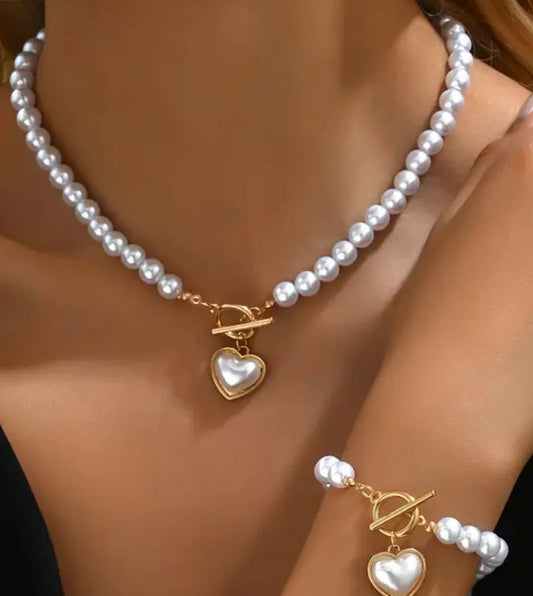 Sophisticated gorgeous faux pearl necklace and bracelet set