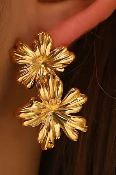 Artisan Floral dangle earrings 18 kt gold plated